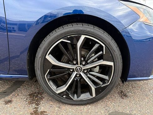 Used 2024 Nissan Altima 2.5 SR FWD image 9