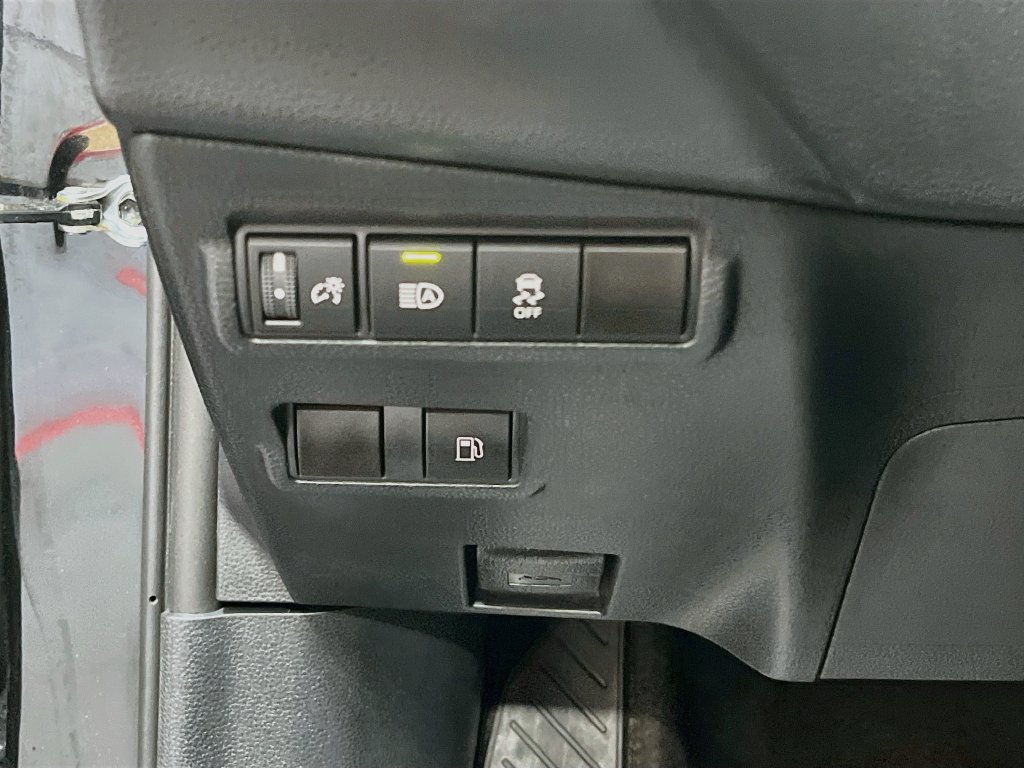 Used 2024 Toyota Corolla Cross AWD Hybrid w/ Moonroof Package image 10