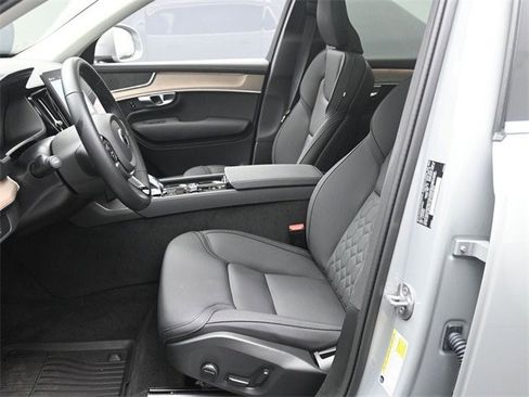 Certified 2025 Volvo XC90 B6 Core w/ Protection Package image 18