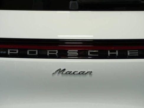 Certified 2025 Porsche Macan AWD/4WD image 38