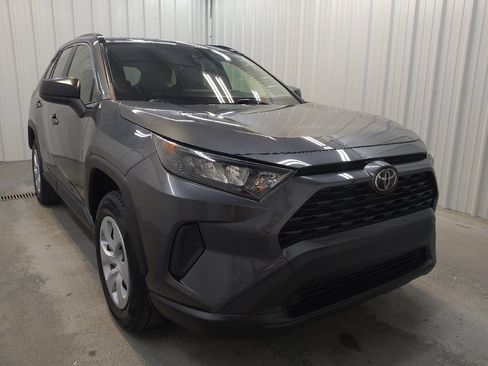 Used 2019 Toyota RAV4 LE FWD image 13