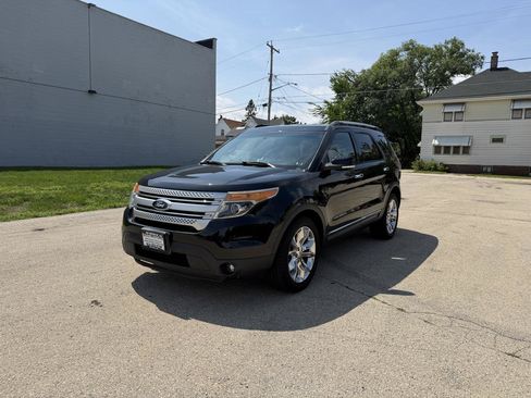 Used 2014 Ford Explorer XLT w/ Equipment Group 202A AWD/4WD image 3
