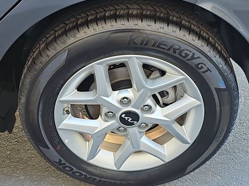 Used 2025 Kia Soul LX w/ LX Technology Package FWD image 12