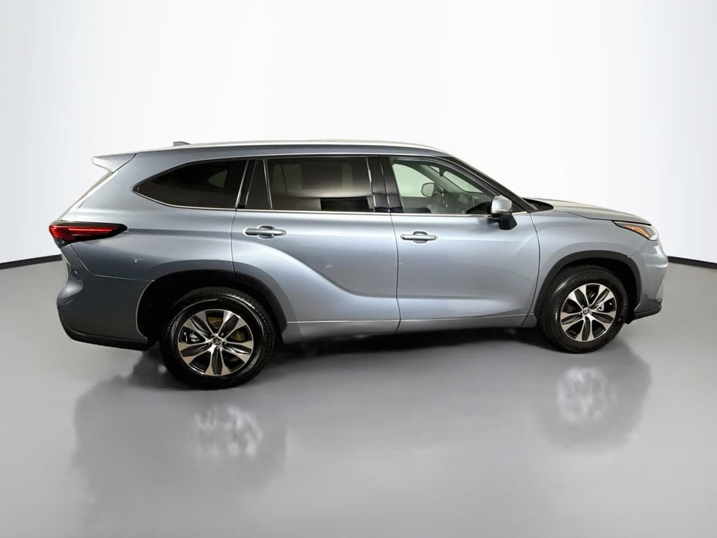 Used 2022 Toyota Highlander XLE FWD image 8