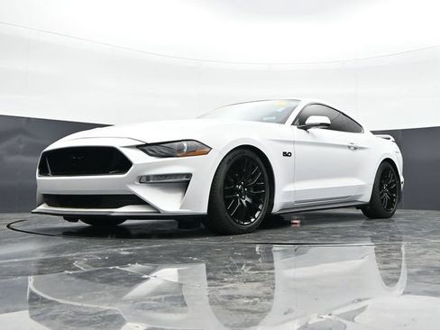 Used 2018 Ford Mustang GT Premium w/ Equipment Group 401A RWD image 30