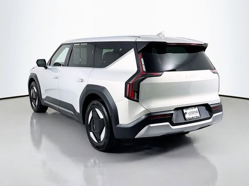 Used 2024 Kia EV9 Light RWD image 8