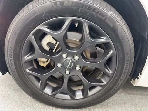 Used 2023 Chrysler 300 Touring L w/ Popular Equipment Group image 28