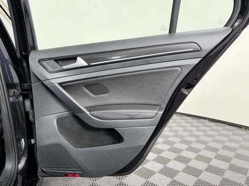 Used 2017 Volkswagen Golf 4-Door AWD/4WD image 40