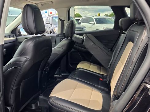 Used 2021 Ford Escape Titanium w/ Titanium Elite Package AWD/4WD image 6