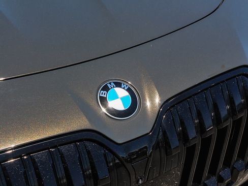 Used 2023 BMW 740i RWD image 11