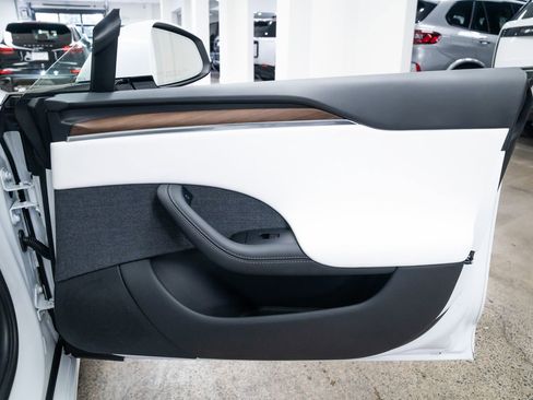 Used 2024 Tesla Model S image 23