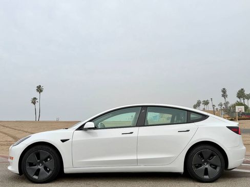 Used 2022 Tesla Model 3 Long Range AWD/4WD image 2