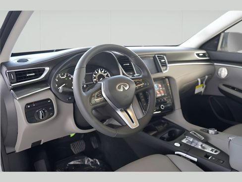 New 2025 INFINITI QX50 Luxe image 16