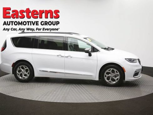 Used 2023 Chrysler Pacifica Limited FWD image 49