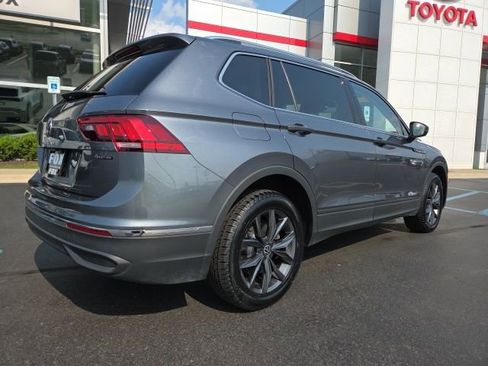 Used 2022 Volkswagen Tiguan SE w/ Panoramic Sunroof Package image 6