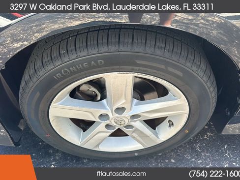 Used 2012 Toyota Camry SE w/ Leather Pkg FWD image 17