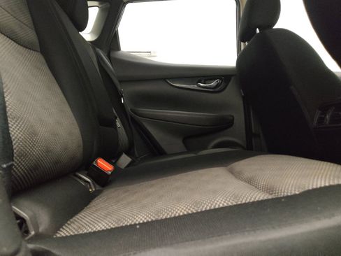 Used 2021 Nissan Rogue Sport SV FWD image 19