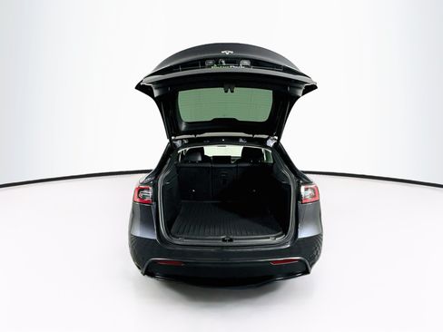 Used 2025 Tesla Model Y Long Range RWD image 28
