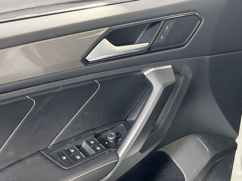 Used 2022 Volkswagen Tiguan SE image 17