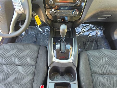Used 2014 Nissan Rogue S FWD image 34