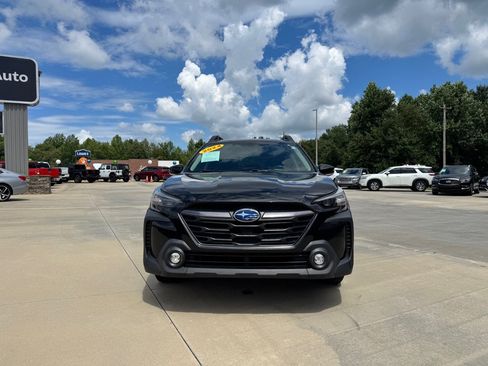 Used 2024 Subaru Outback Premium AWD/4WD image 2