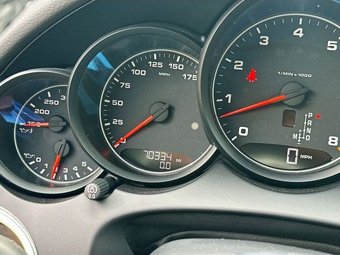 Used 2017 Porsche Cayenne Platinum Edition image 12