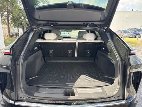 Used 2025 Cadillac Lyriq Luxury AWD/4WD image 7