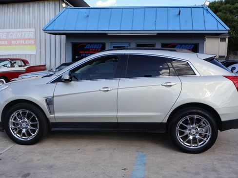 Used 2013 Cadillac SRX FWD image 4