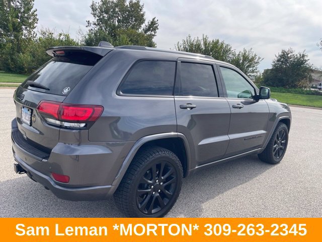 Used 2018 Jeep Grand Cherokee Laredo AWD/4WD image 3