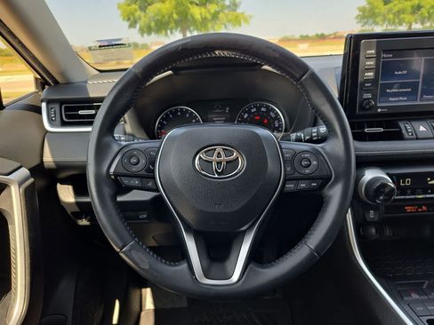 Used 2020 Toyota RAV4 XLE Premium FWD image 23