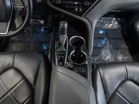 Used 2018 Toyota Camry XLE image 26