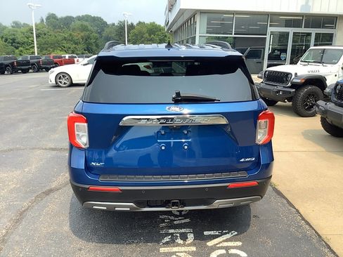 Used 2022 Ford Explorer XLT w/ Equipment Group 202A AWD/4WD image 4