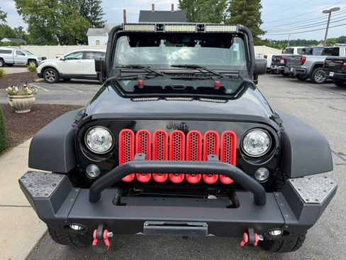Used 2017 Jeep Wrangler Sport AWD/4WD image 2