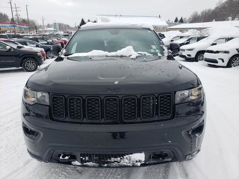 Used 2019 Jeep Grand Cherokee Laredo image 9