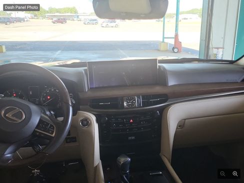 Used 2017 Lexus LX 570 4WD w/ Luxury Package image 7