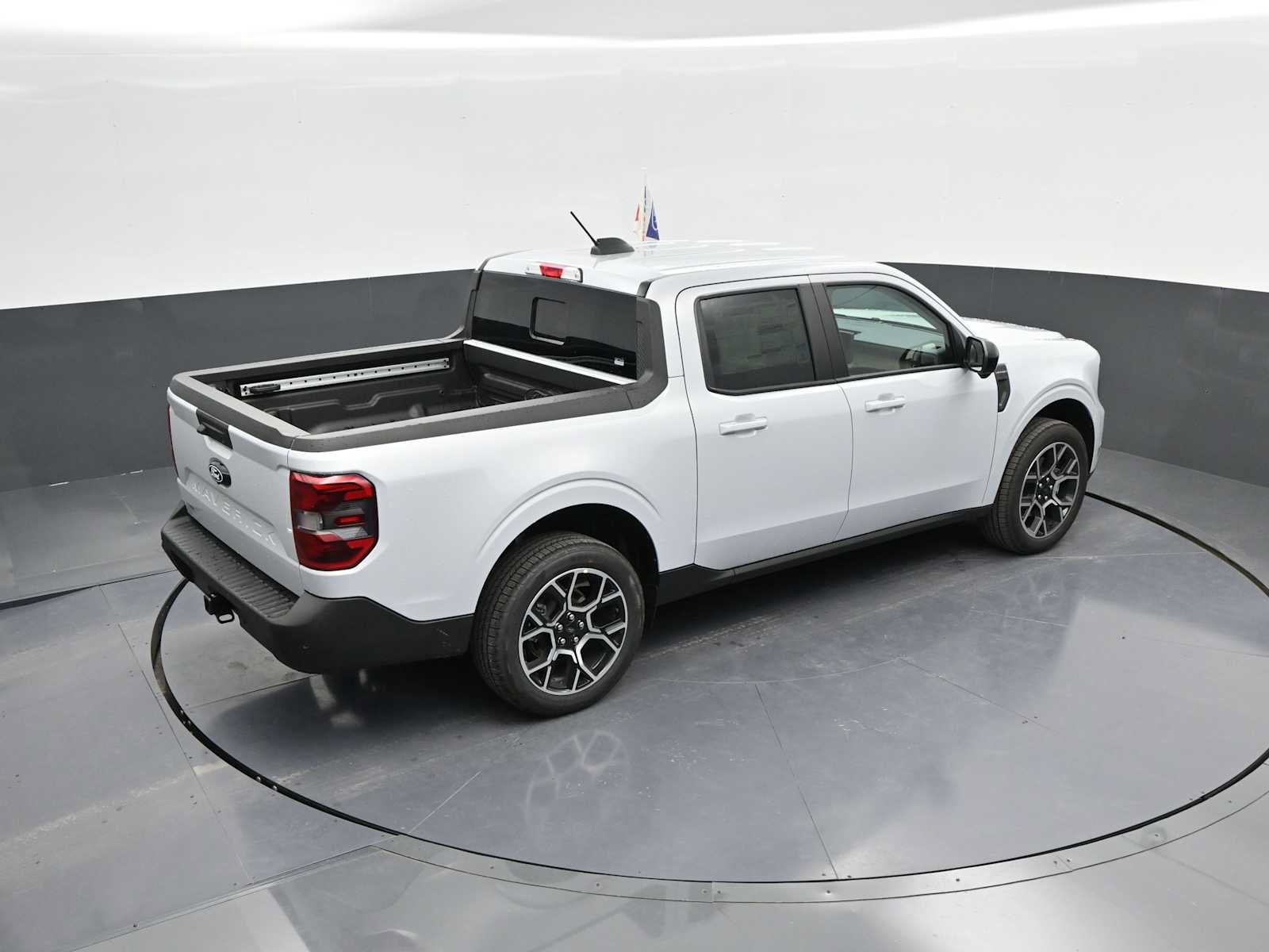 Used 2025 Ford Maverick Lariat w/ 4K Tow Package AWD/4WD image 40