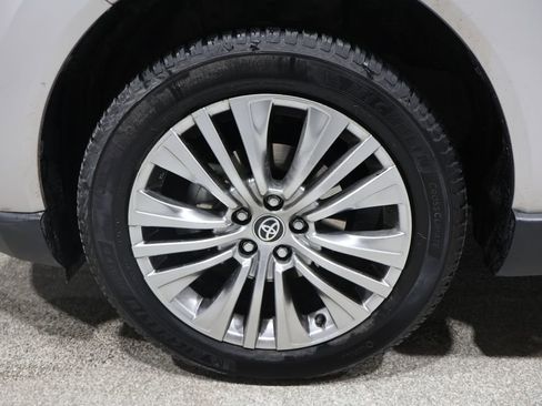 Certified 2021 Toyota Venza Limited image 8