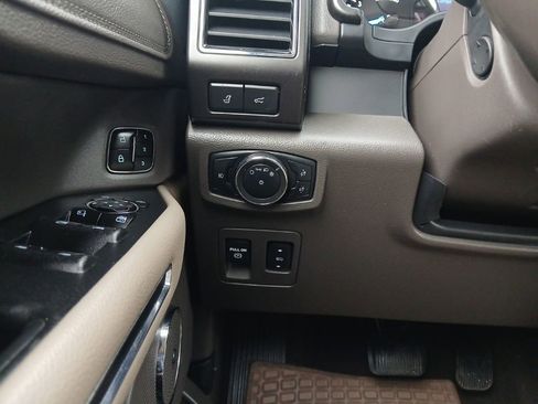 Used 2021 Ford Expedition Limited image 11