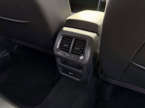 Used 2023 Volkswagen Taos SE image 15