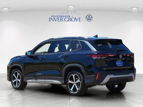 Certified 2025 Volkswagen Tiguan SE AWD/4WD image 5