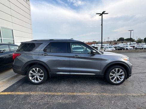 Used 2021 Ford Explorer Platinum w/ Equipment Group 601A AWD/4WD image 2