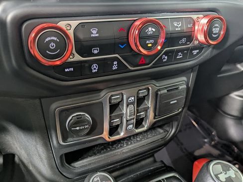 Used 2021 Jeep Wrangler Unlimited Sahara AWD/4WD image 21