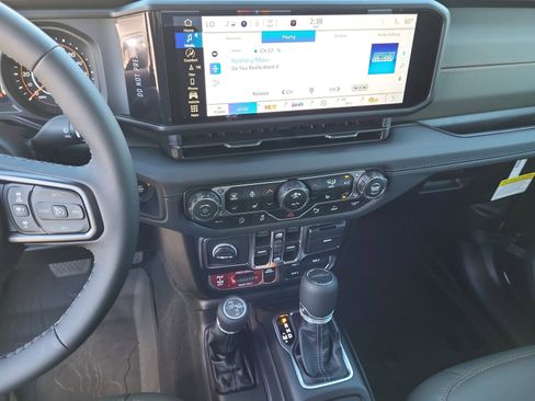 New 2025 Jeep Gladiator Mojave image 12