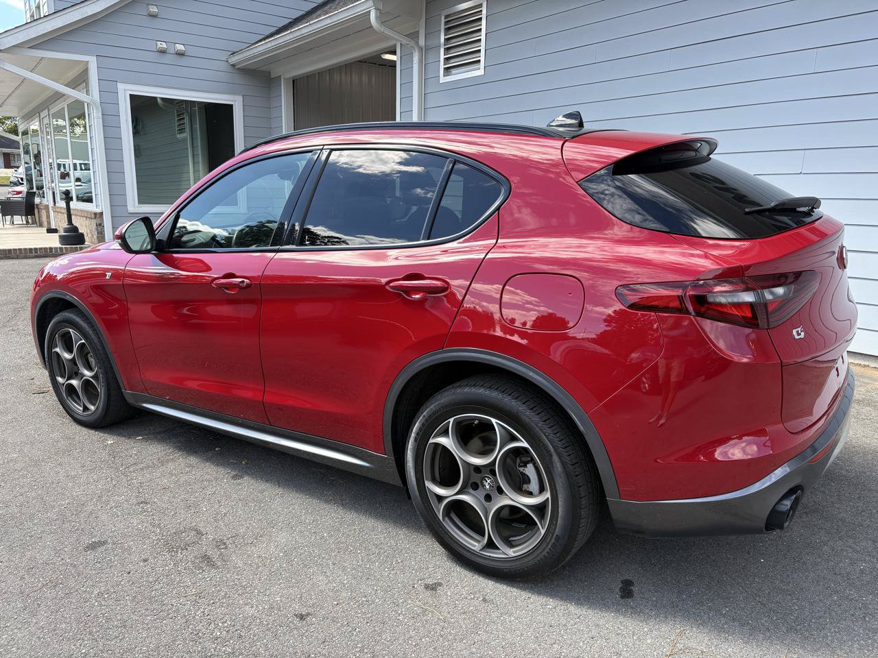 Used 2023 Alfa Romeo Stelvio Ti AWD/4WD image 3
