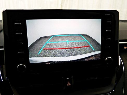 Used 2021 Toyota Corolla LE FWD image 16