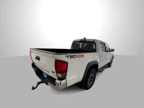 Used 2019 Toyota Tacoma TRD Off-Road AWD/4WD image 8