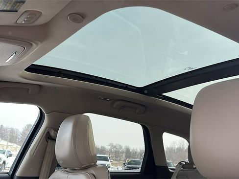 Used 2021 Lincoln Corsair Standard w/ Premium Package image 14