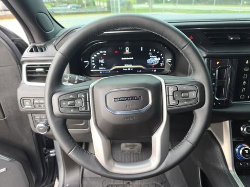 Used 2023 GMC Yukon Denali image 17
