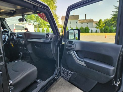 Used 2017 Jeep Wrangler Unlimited Sport w/ Quick Order Package 24S AWD/4WD image 35