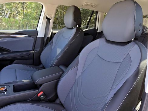 New 2025 Volkswagen Tiguan SE image 19